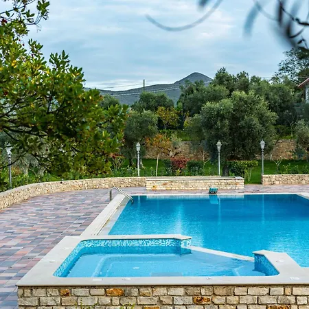 Lilium Patrizia - Con Piscina E Parcheggio By Mamo Florence Bed and breakfast
